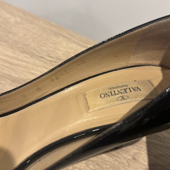 Pre-Owned VALENTINO Black Patent Leather Flat Bow Peep Toe Pumps Sz 40 - Picture 4 of 9